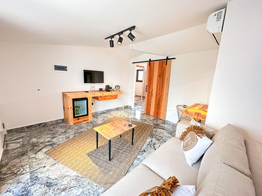 Cabana Boutique Hotel & Cafe 25/35