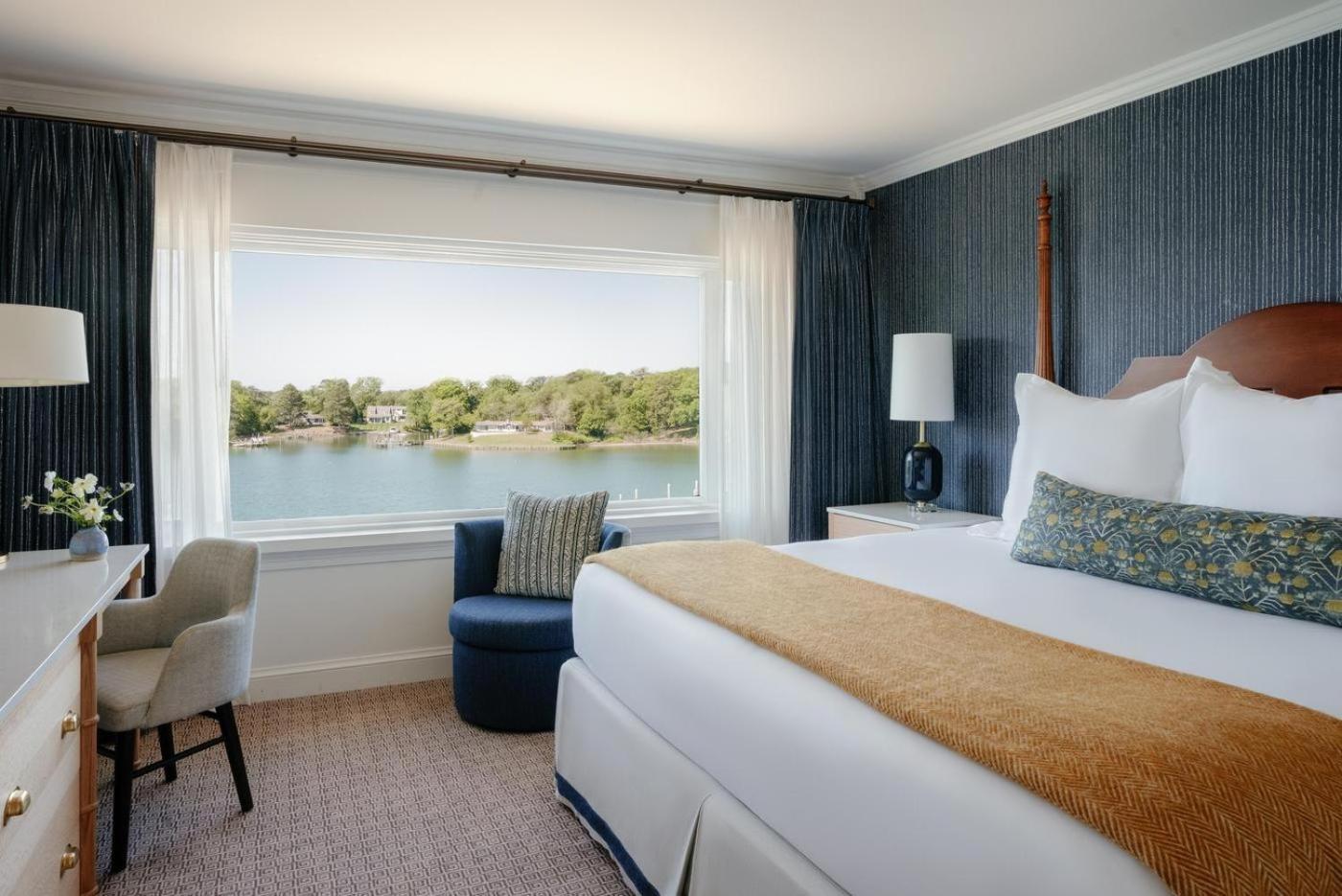 Room, King Bed, Lake View