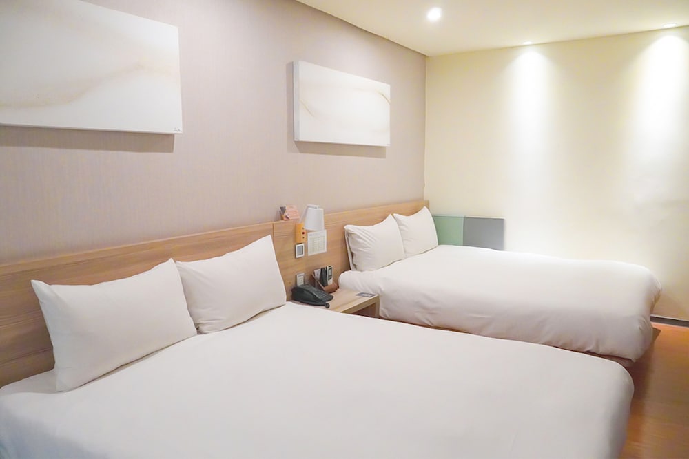 Unique Hotel Smile 73 Hotel 32/73