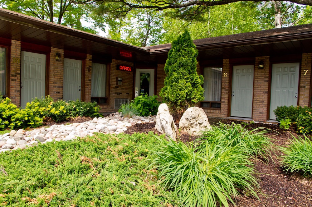 Rideau Heights Inn 48/54