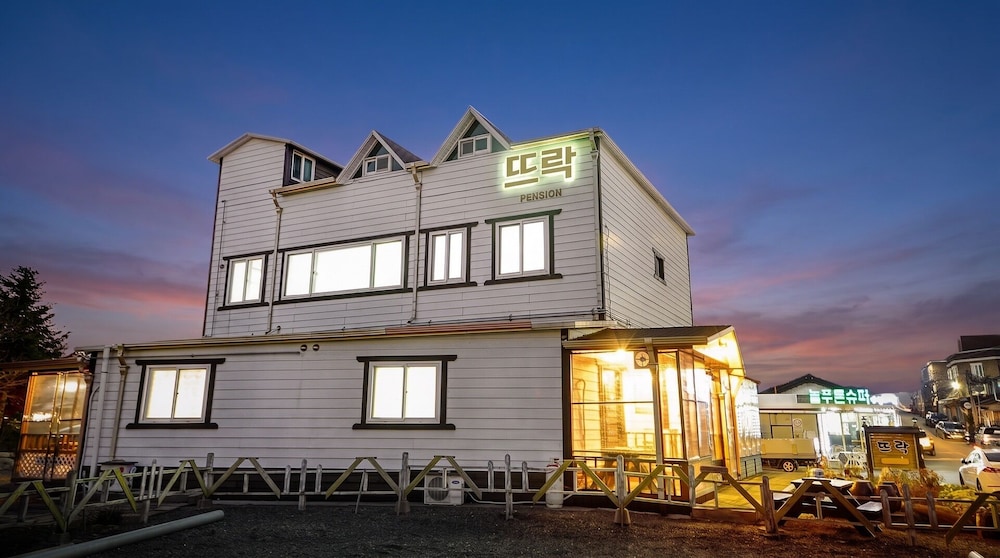 Sokcho Tteurak Pension 3/50