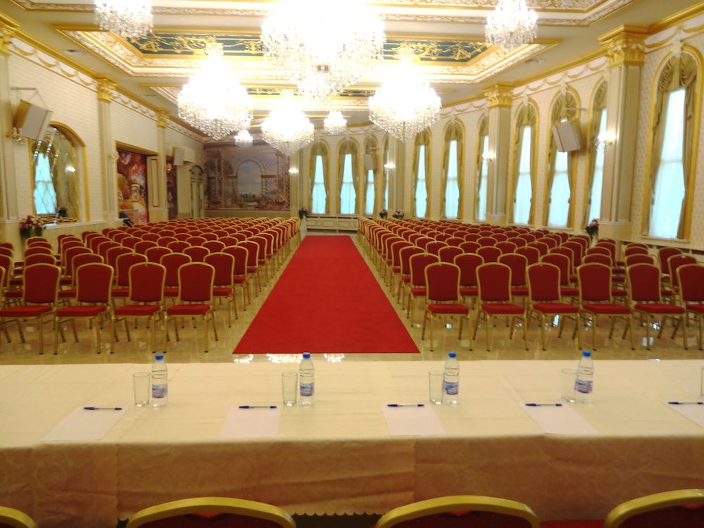 Montecito Hotel Sofia 60/73