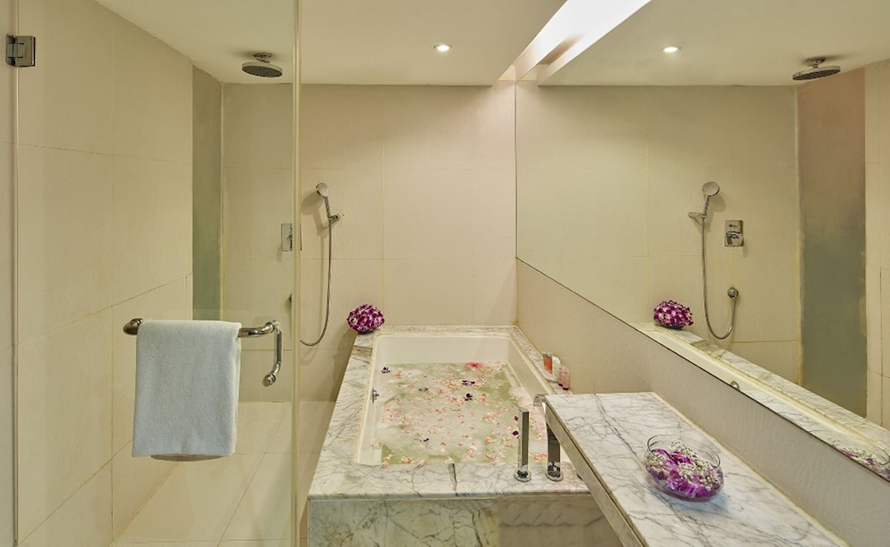 Royal Orchid Beach Resort & Spa, Goa 26/67