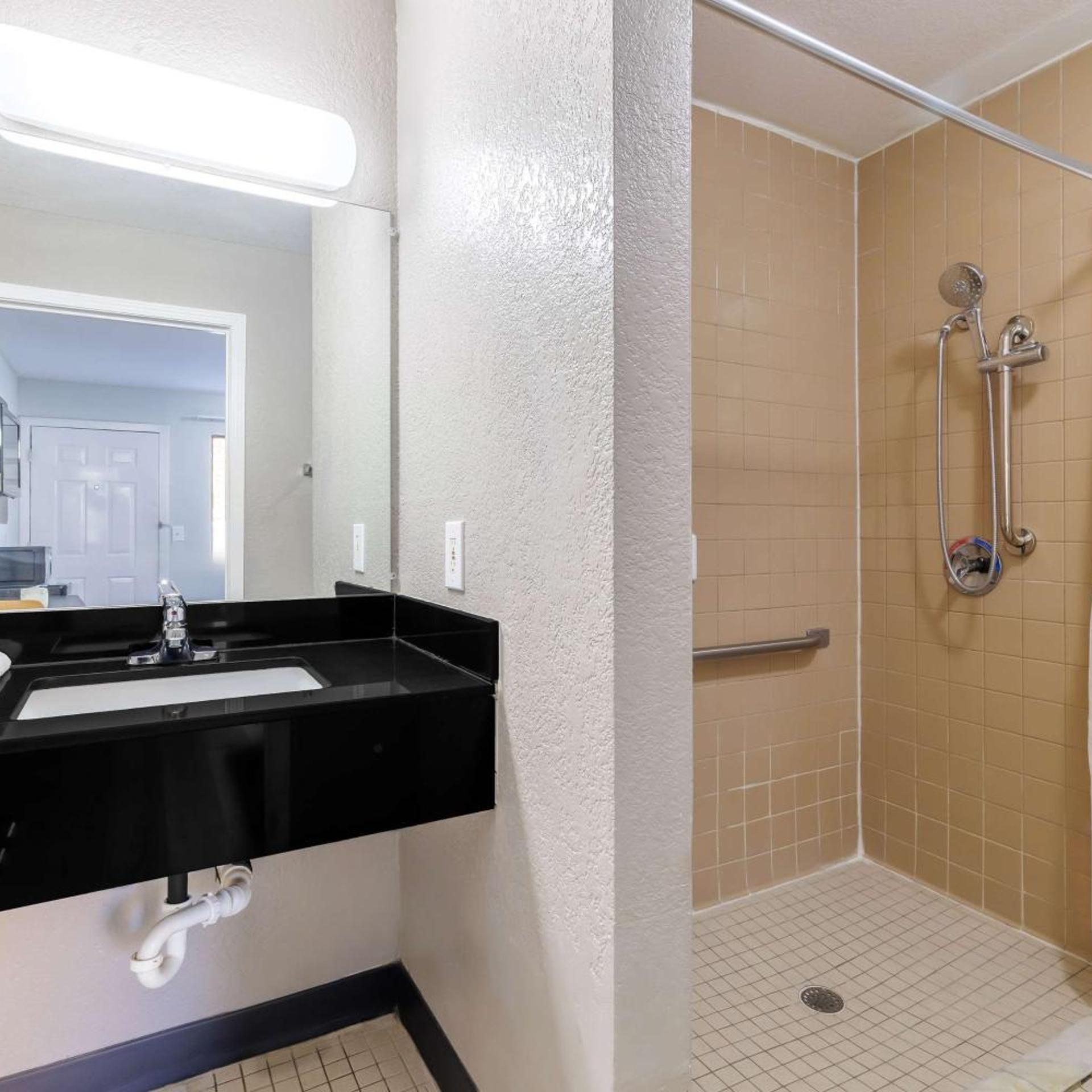 2 Full Beds - Hearing Accessible, Motel6 Elizabethtown, KY 8/9