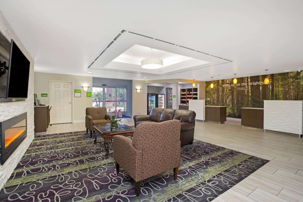 La Quinta Inn & Suites by Wyndham Visalia/Sequoia Gateway 39/60