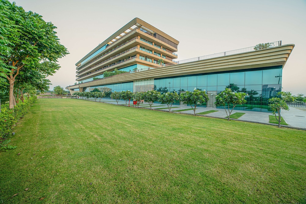 Gift City Club, a member of Radisson Individuals 41/46