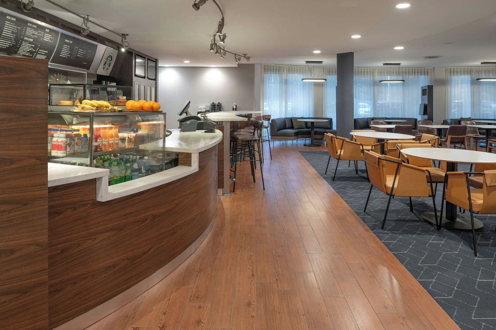 Courtyard By Marriott Providence Lincoln 31/50