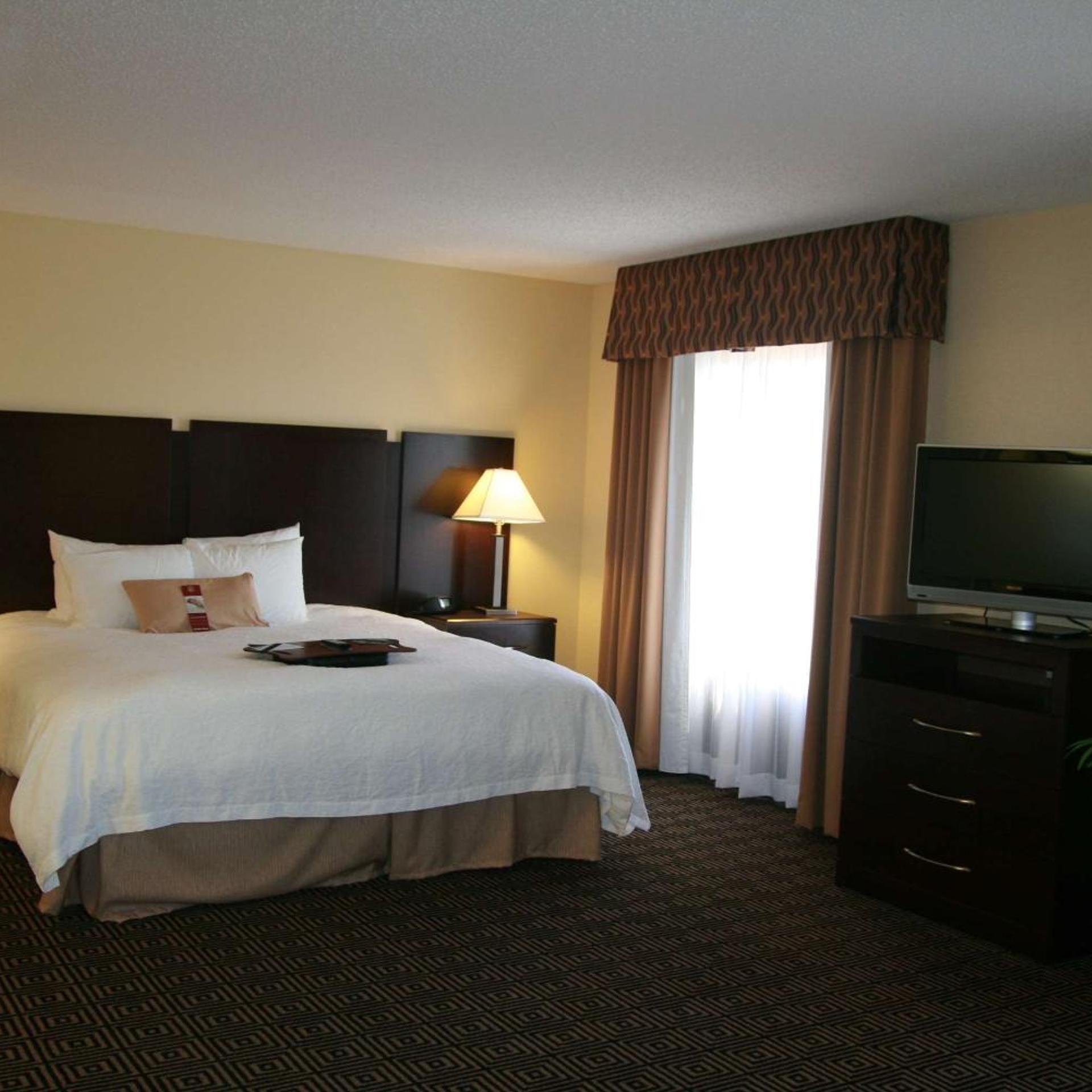 STUDIO, SUITE, KING BED