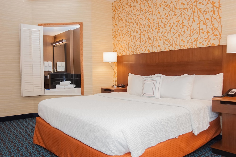 Comfort Inn and Suites Akron South 10/39