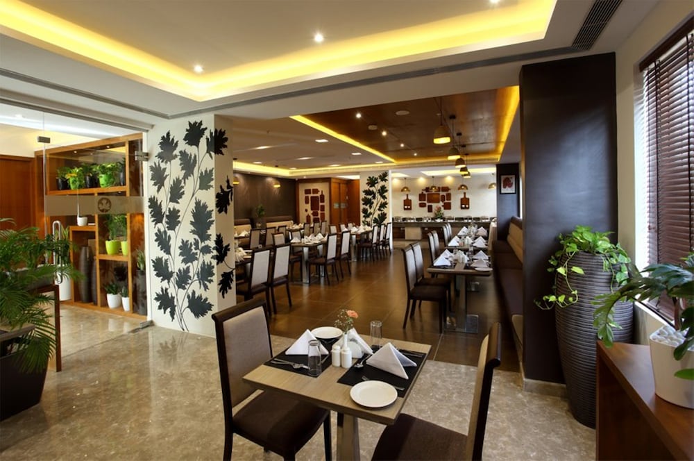 SUGAR BUSINESS HOTEL 34/45