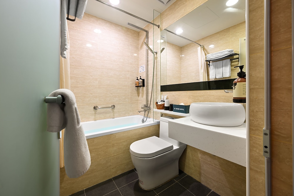 Le Room Hotel Taoyuan 68/69
