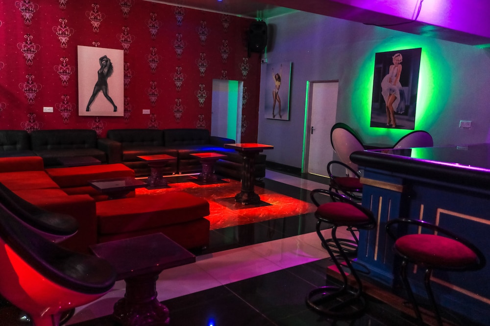 New Fairmount Hotel and Casino 31/33
