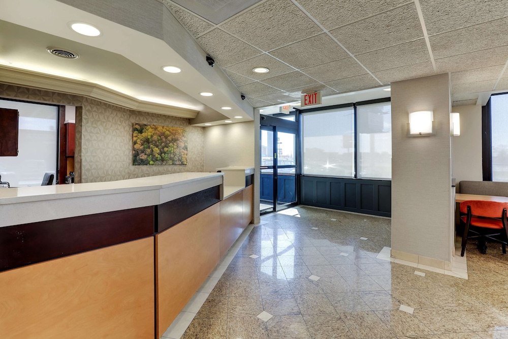Drury Inn & Suites Marion 2/50