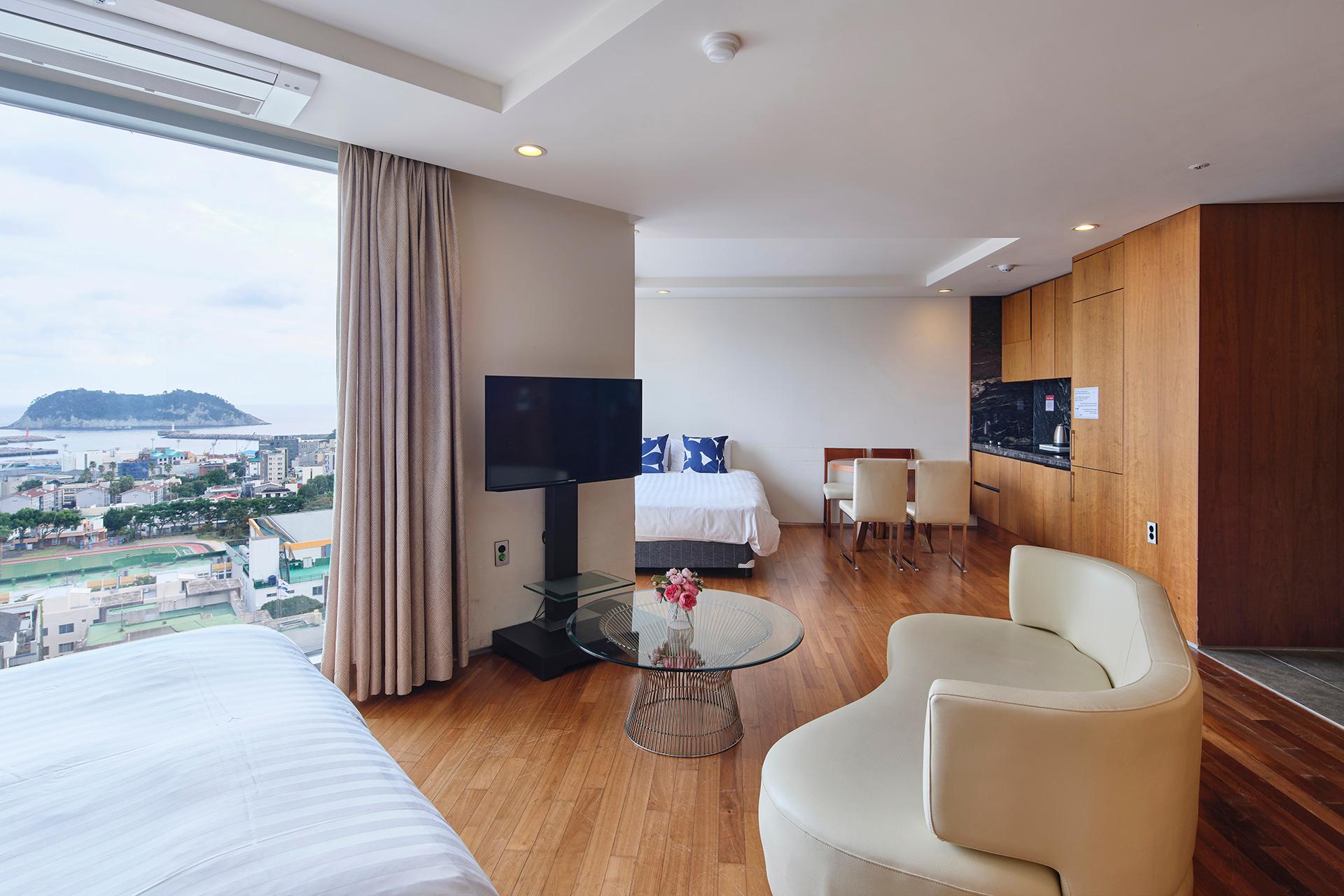 Royal, Family Suite, Blue, 21 Pyeong