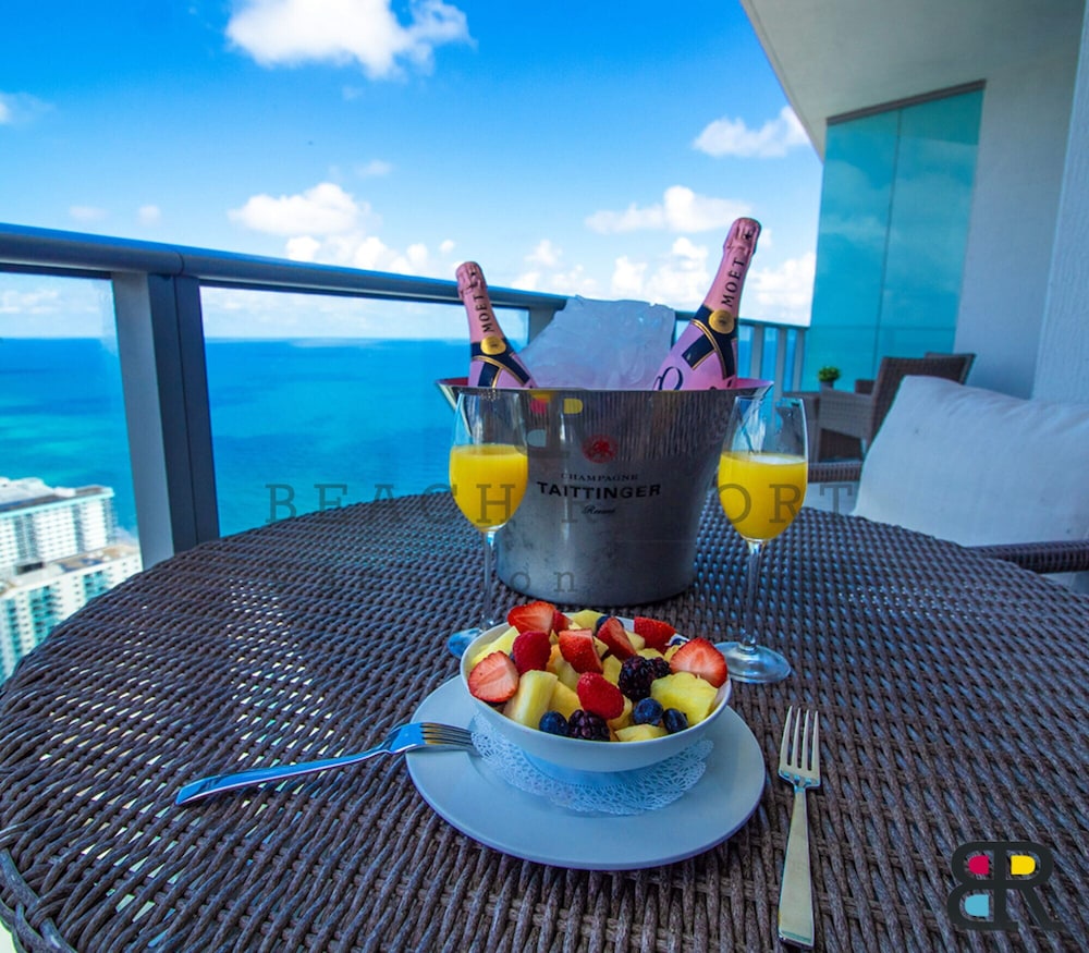 H Beach Resort Rentals 34/49