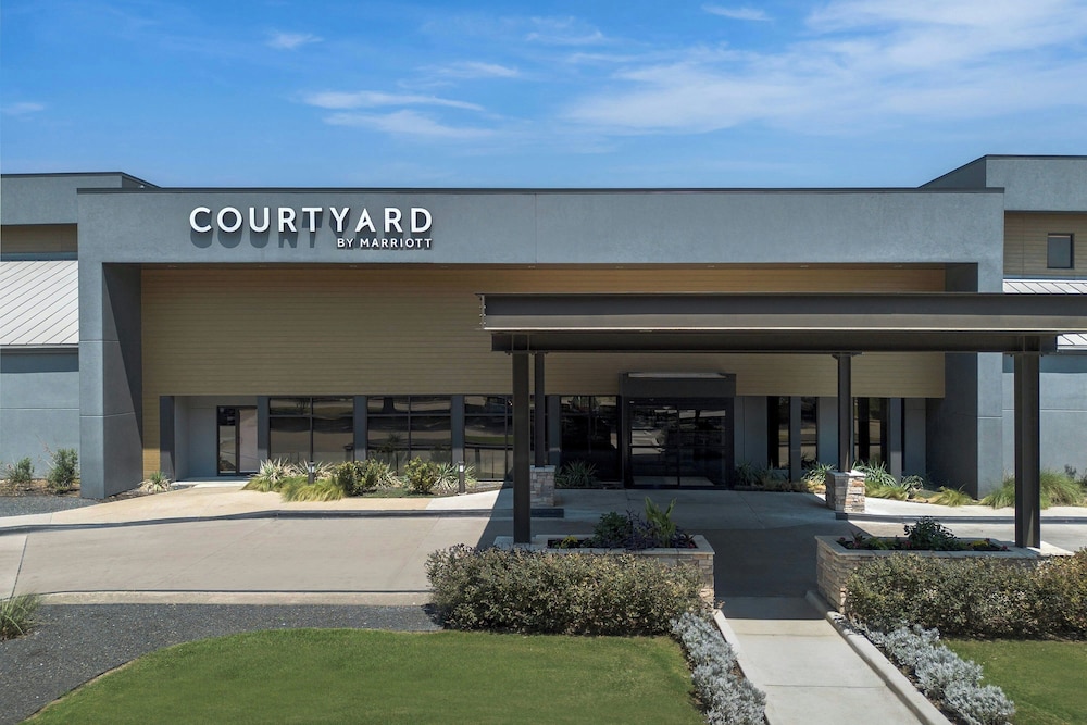 Courtyard By Marriott Dallas Dfw Airport North Irving in IRVING - TX