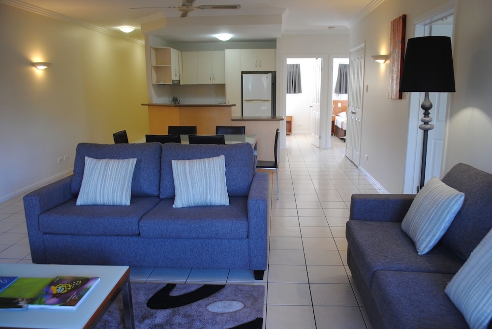 Bay Village Tropical Retreat 38/45