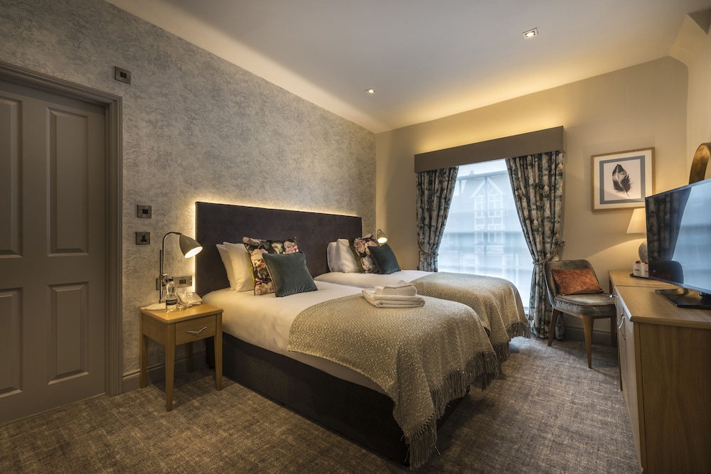 Three Swans Hotel 6/49