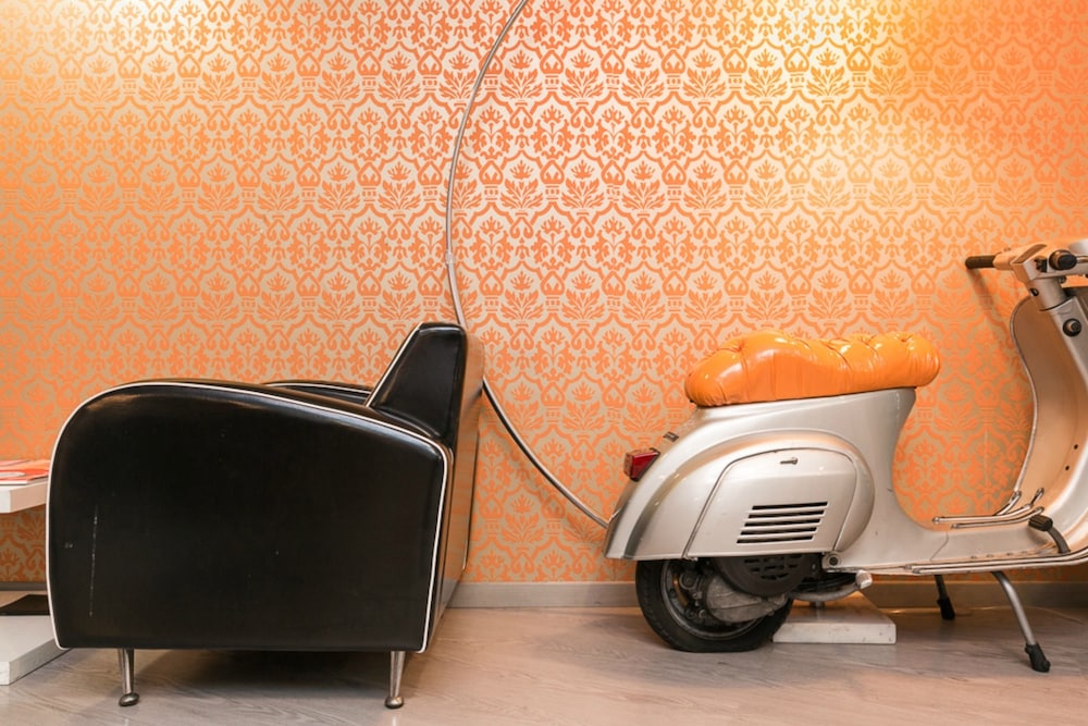 Orange Hotel 25/40
