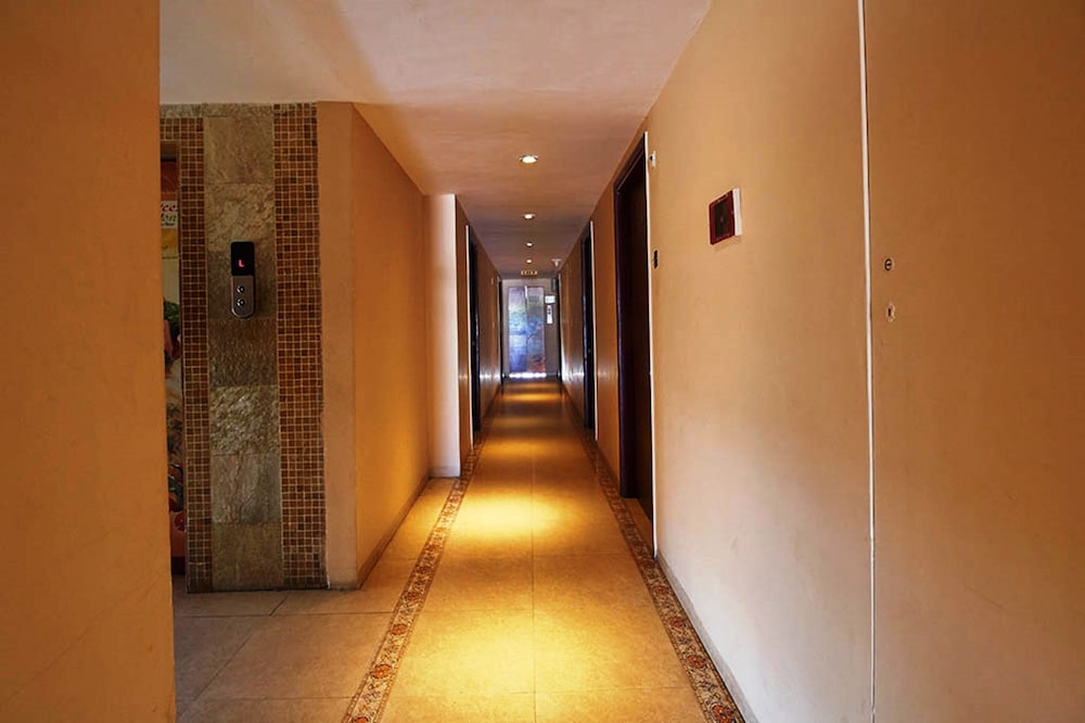 HOTEL ROOPA 33/63