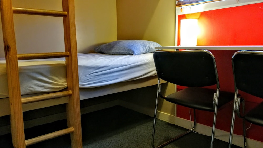 Astray Motel And Backpackers 26/66