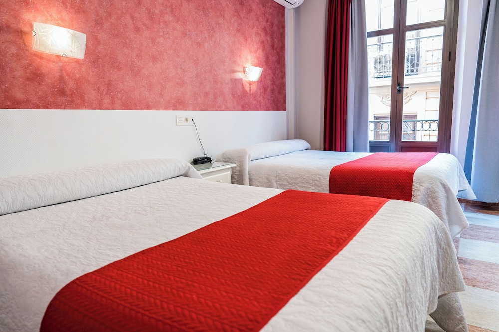 ROOM, QUADRUPLE