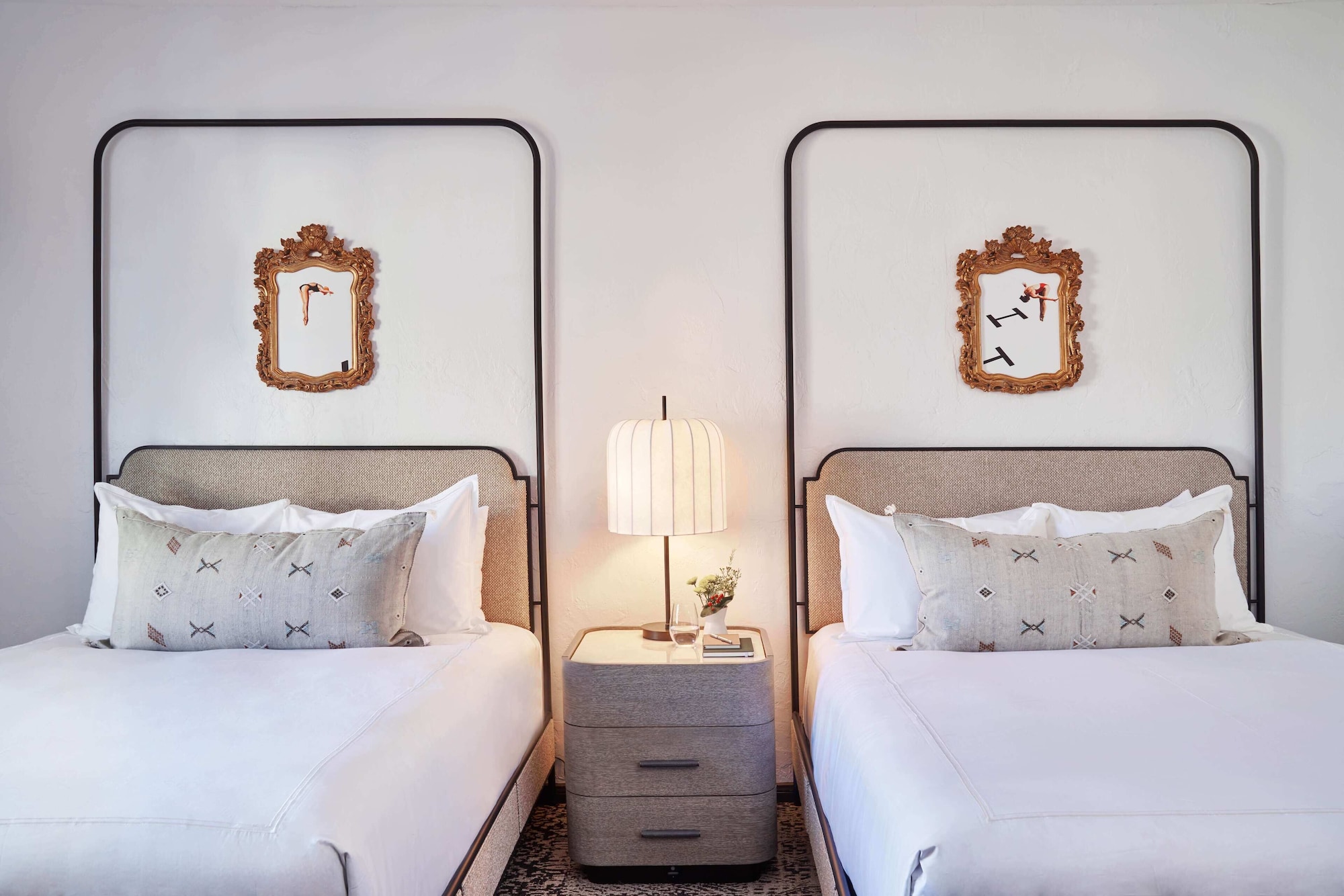 STANDARD, 2 QUEEN BEDS