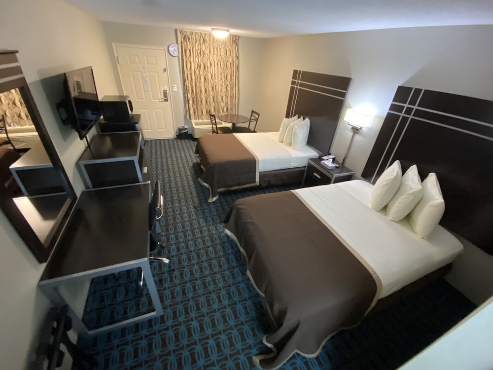 Deluxe Inn Fayetteville 29/61