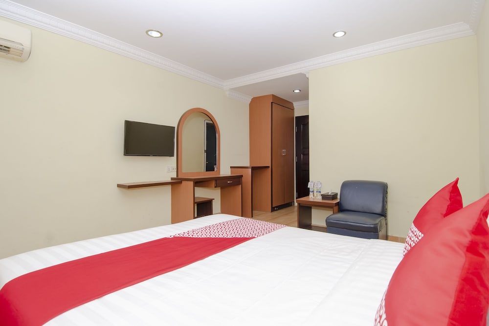 Halim Hotel 18/38