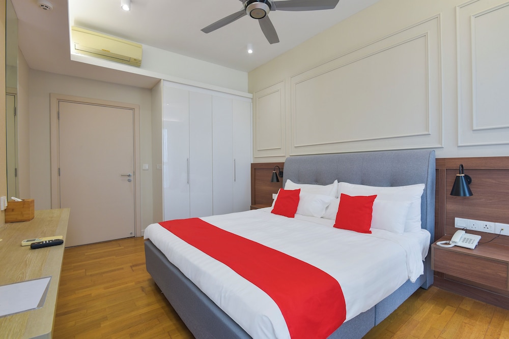 1 BEDROOM, SUITE