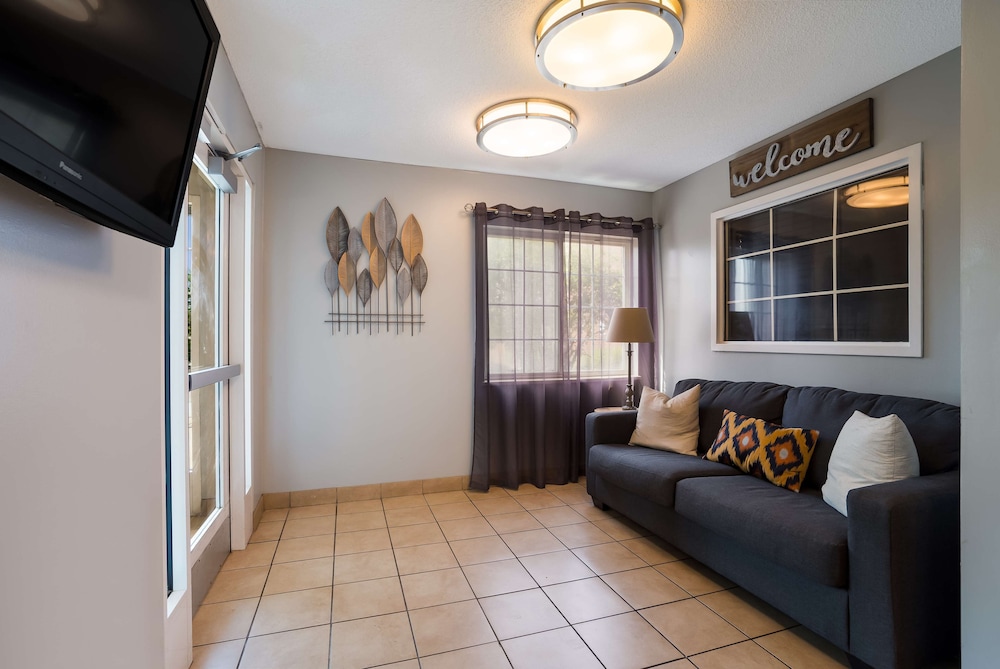 Sonesta Simply Suites Des Moines 26/42