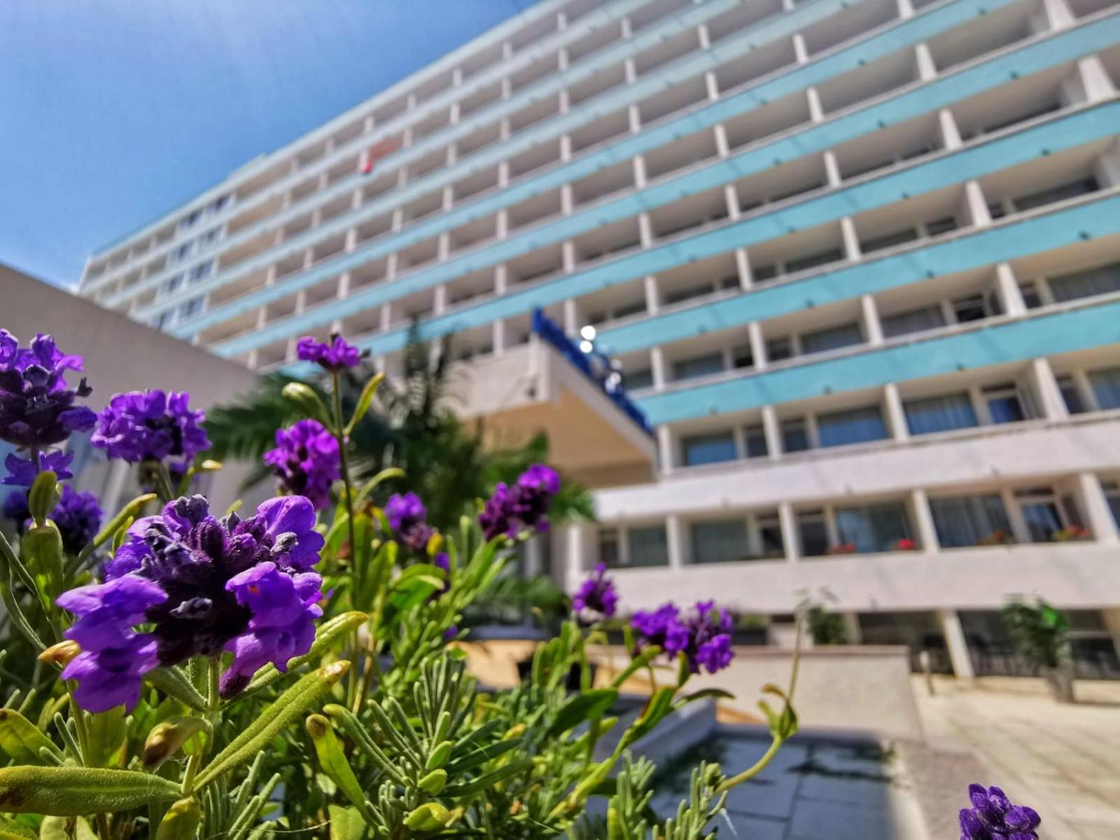 Victoria Hotel 5/48