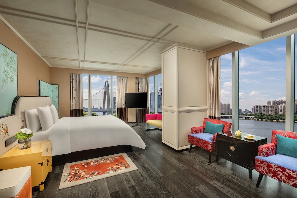 1 Bedroom, Suite, King Bed, River View, Dining Area