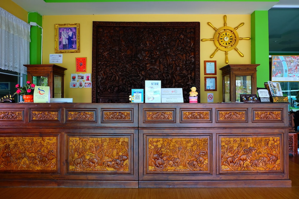 P Paradise Hotel 7/50