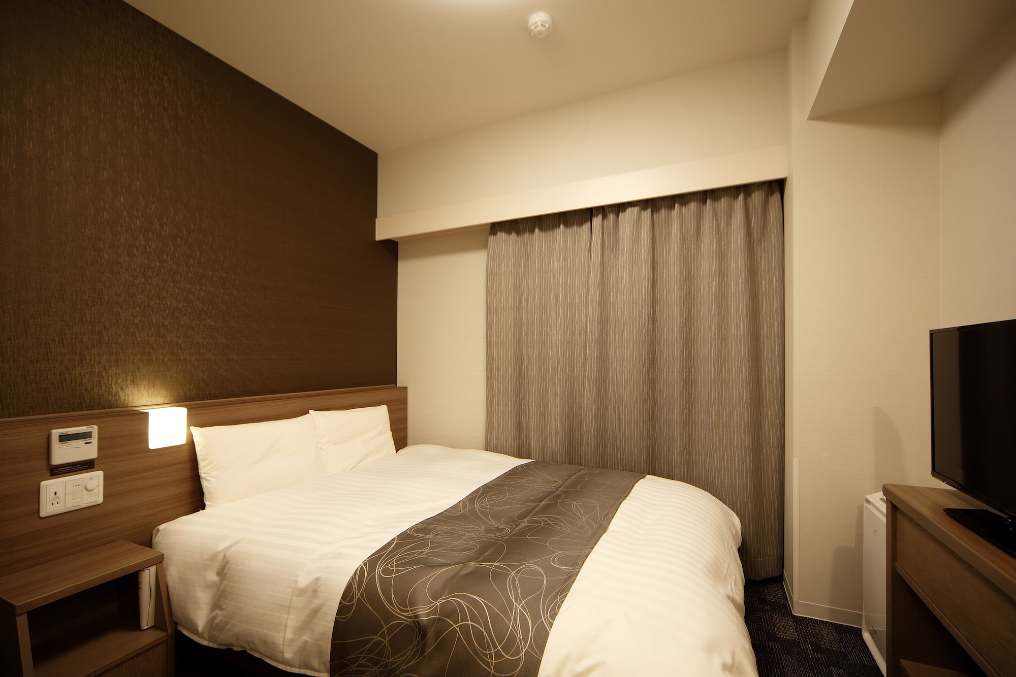 ROOM, DOUBLE BED