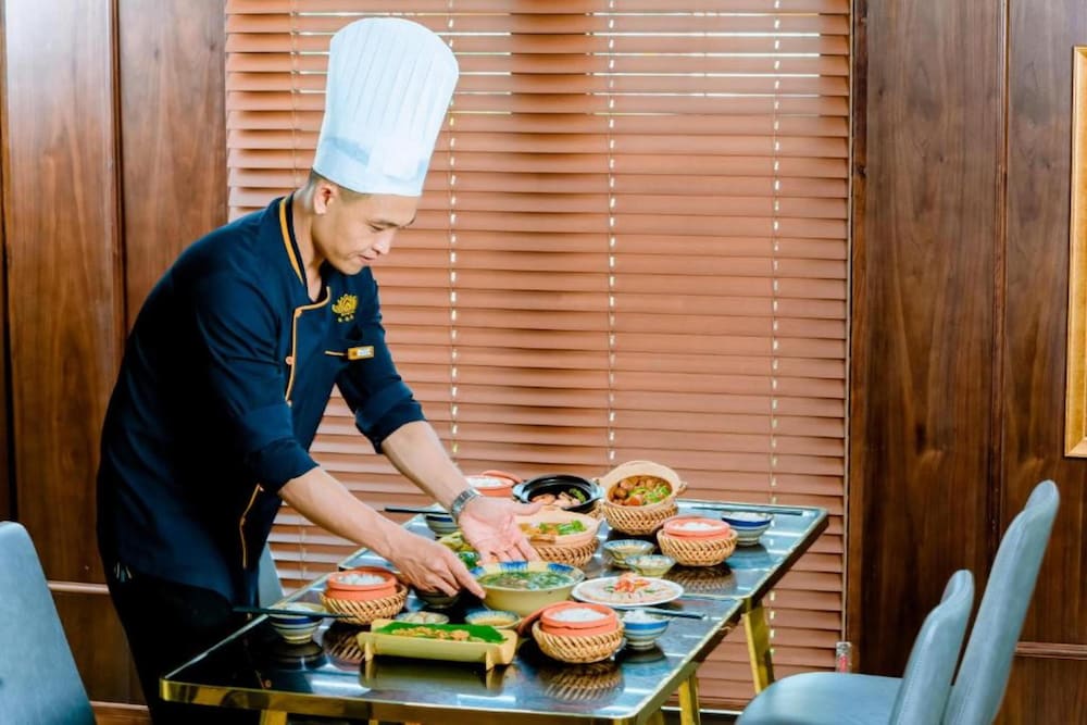 Golden Lotus Luxury Hotel Da Nang 35/50