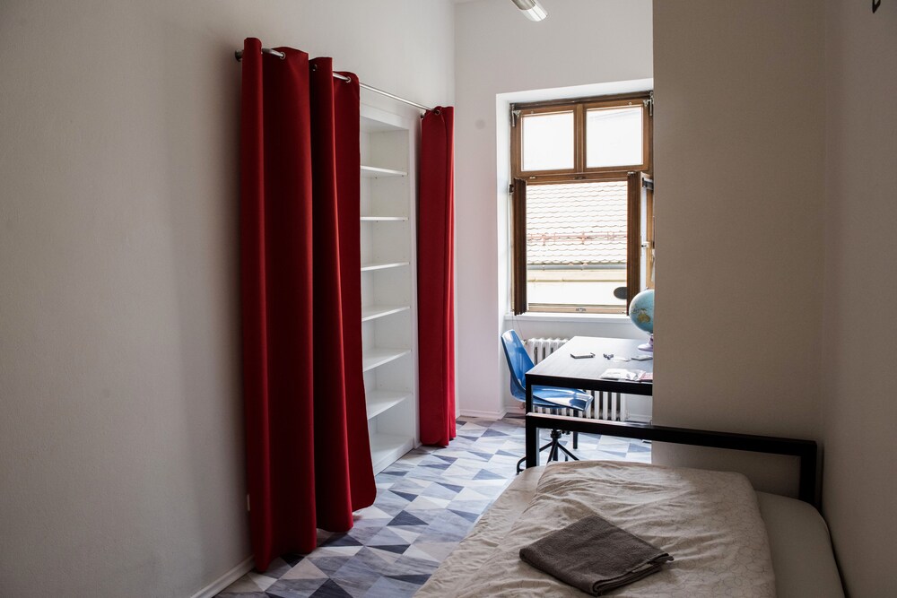 Hostel Eleven 17/48