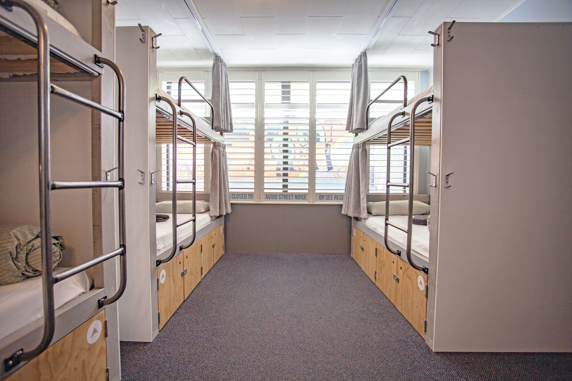 MIXED DORM, 6 BEDS, SHARED BATHROOM