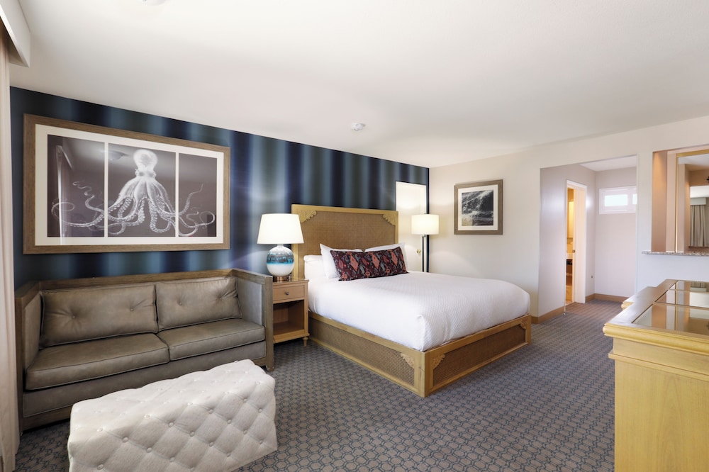 Compass, King Bed