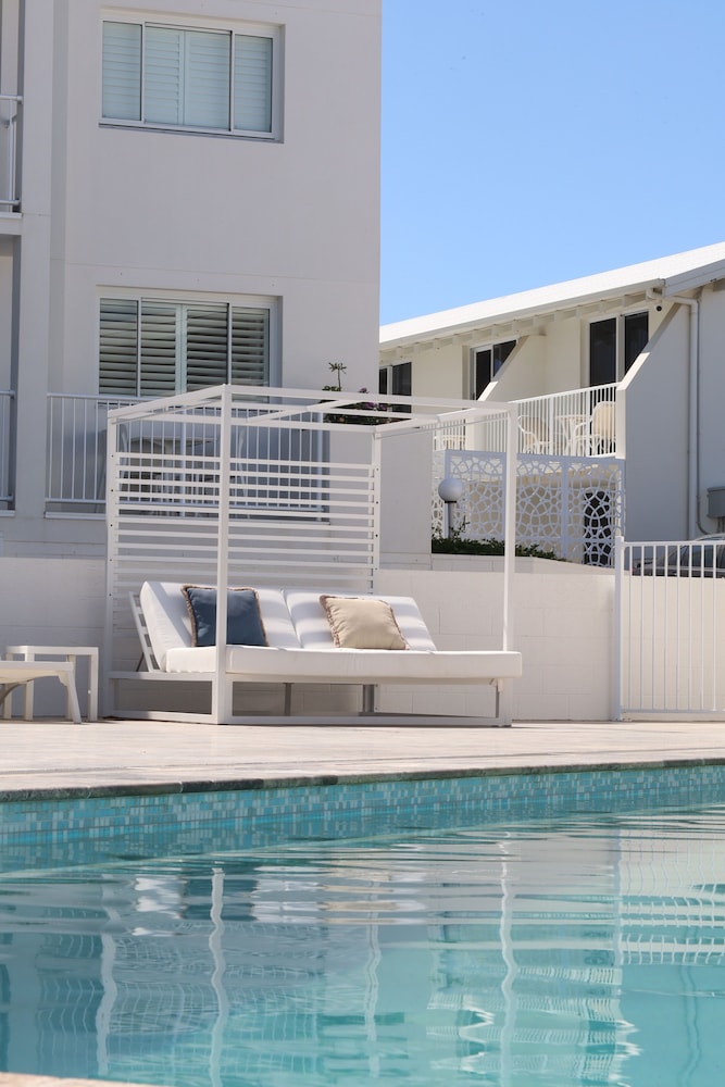 Don Pancho Beach Resort 4/50