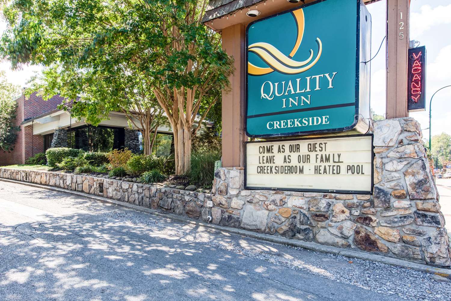 Quality Inn Creekside - Downtown Gatlinburg 4/45