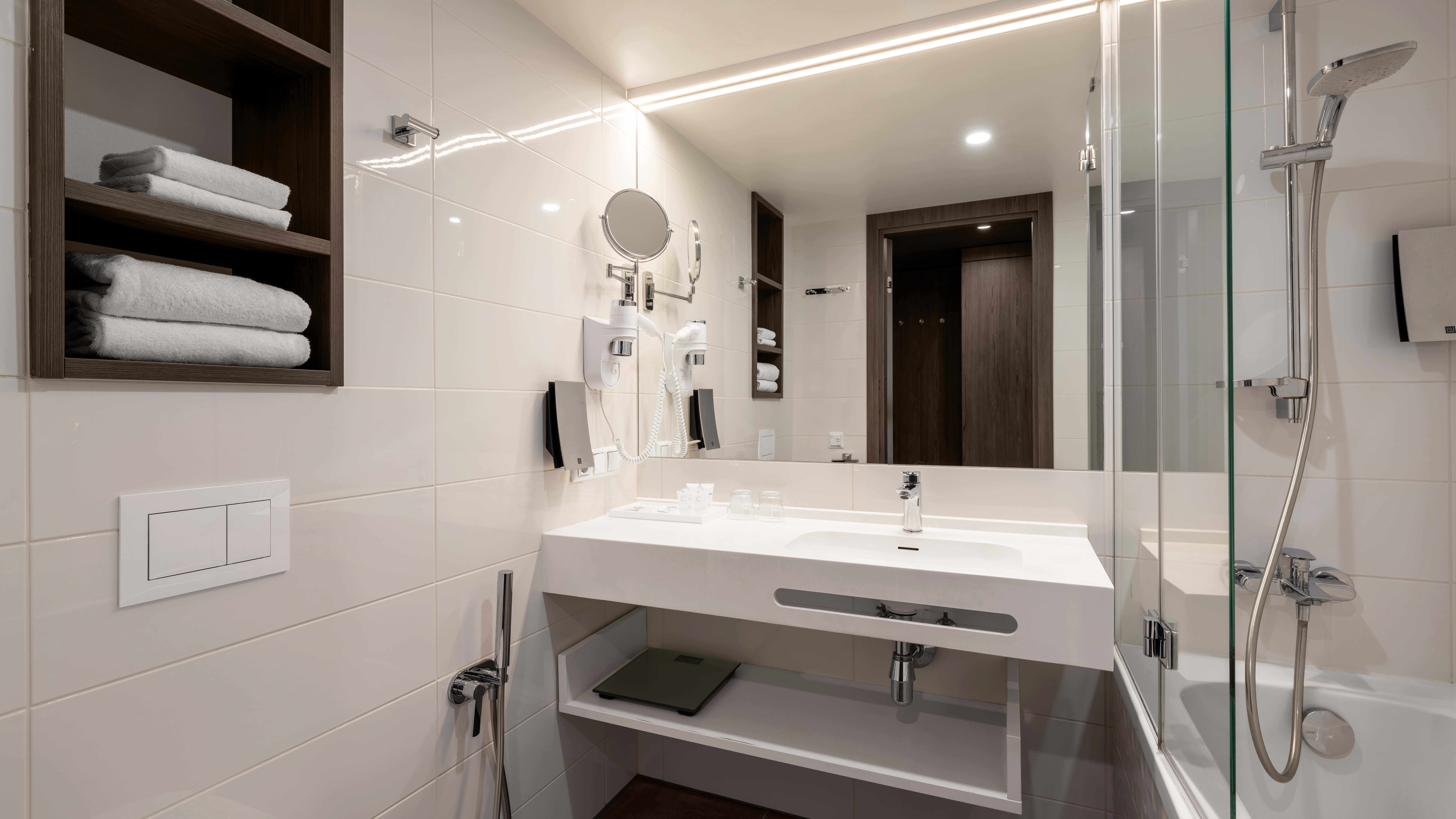 RIVERSIDE DOUBLE OR TWIN ROOM No Spa Access، Wellton Riverside SPA Hotel 5/5
