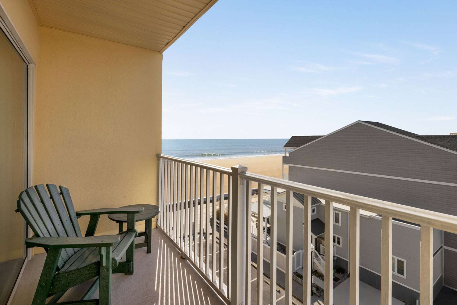 Howard Johnson By Wyndham Ocean City Oceanfront 4/50