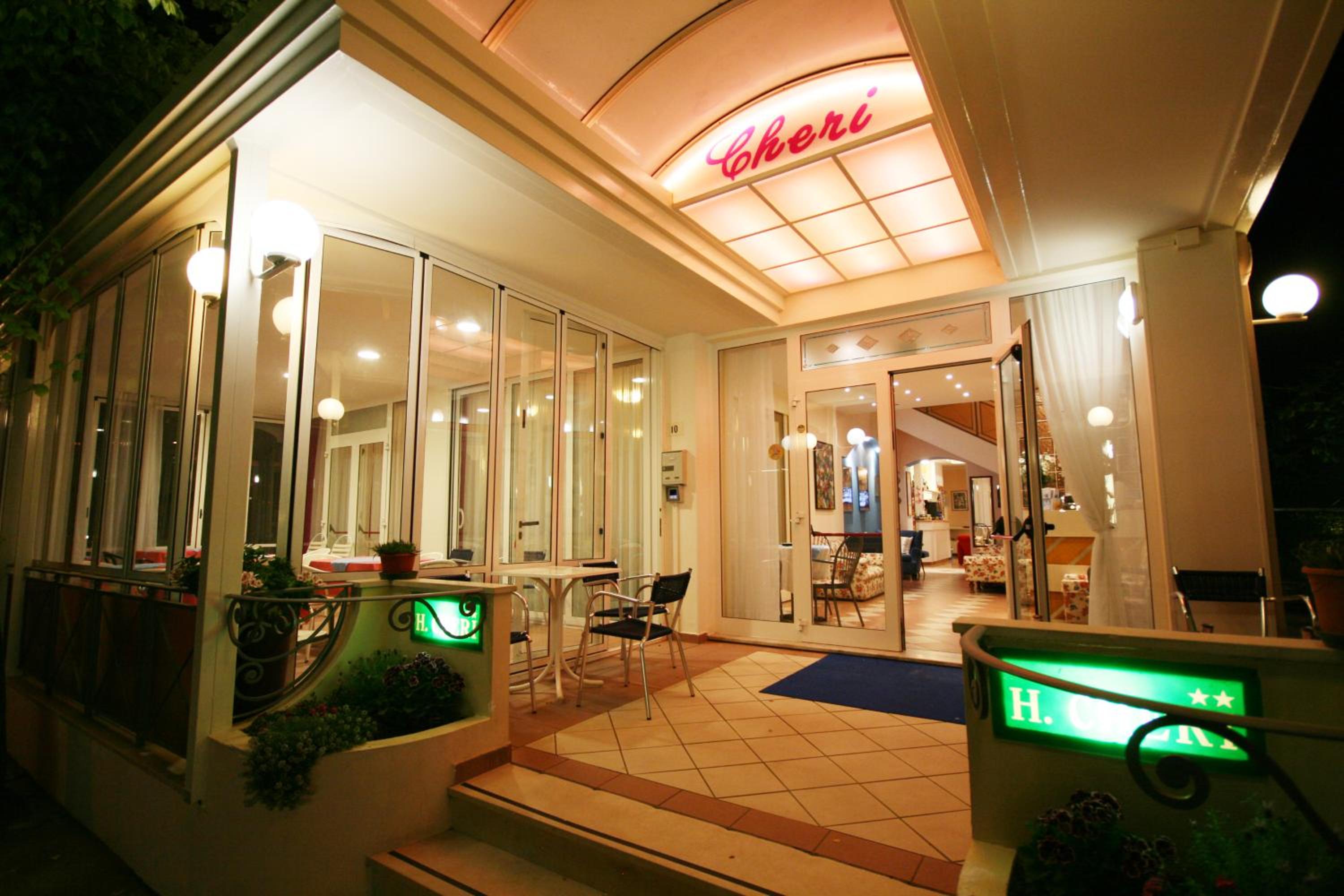 Hotel Cheri 26/48