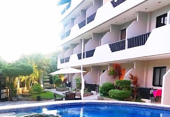 Mayfair Resort 2/35