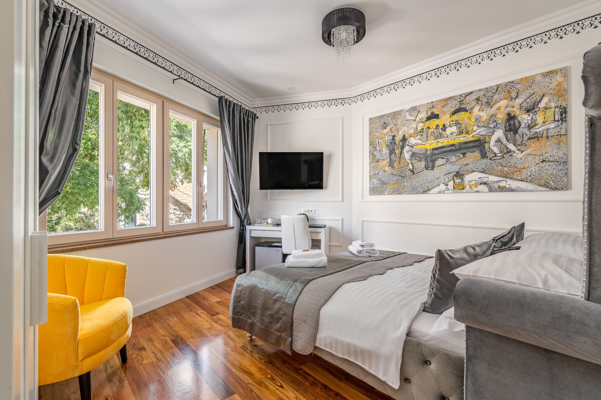 غرفة سوبيريور بسرير كوين، Galeria Valeria Seaside Downtown - MAG Quaint & Elegant Boutique Hotels 2/5