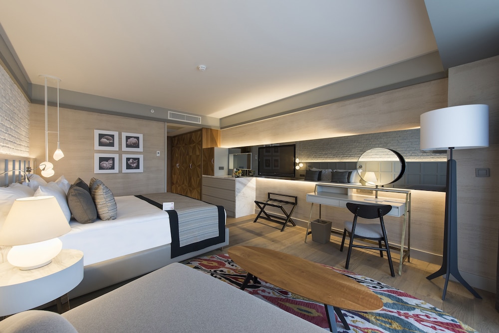 Superior Room Side Sea View، Acanthus and Cennet Barut Collection 6/12