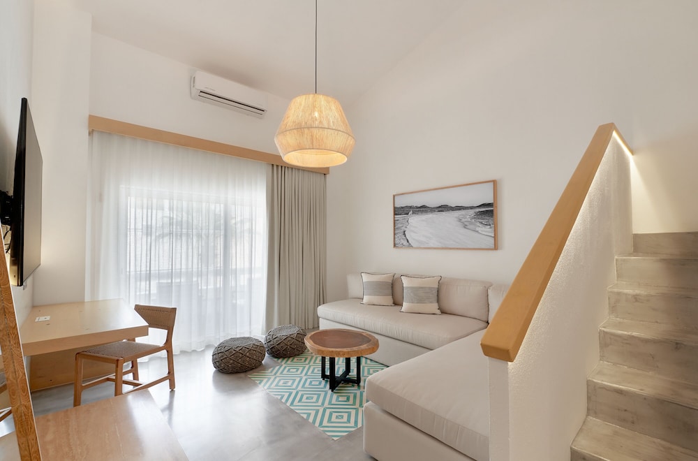 Bahia Hotel and Beach House 52/76