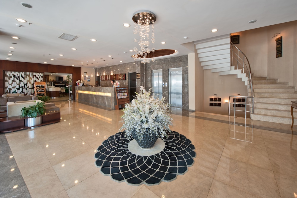 Grand S Hotel 5/56