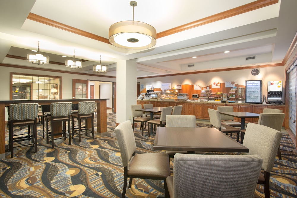 Holiday Inn Express Hotel Suites Concordia Us81 49/59